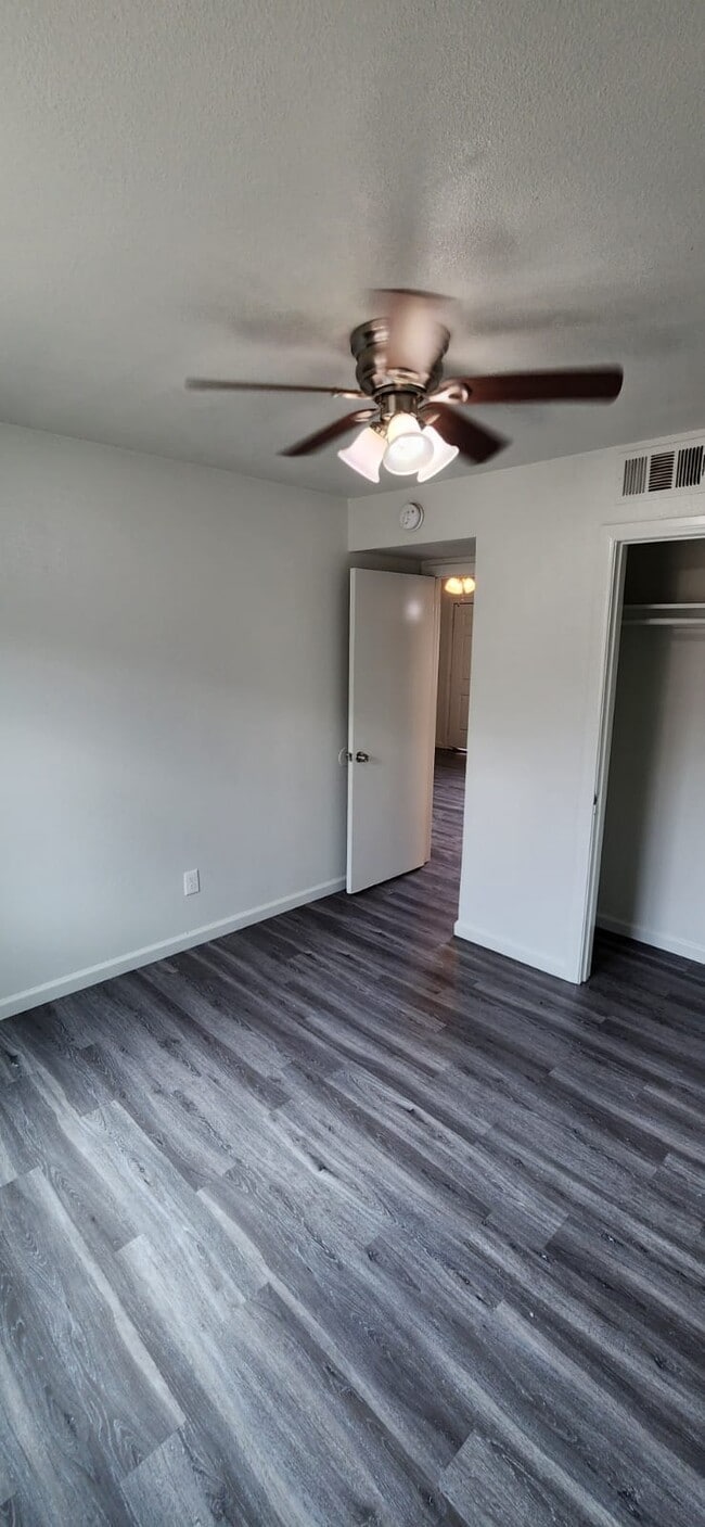 Building Photo - 208 W Hamilton Ave