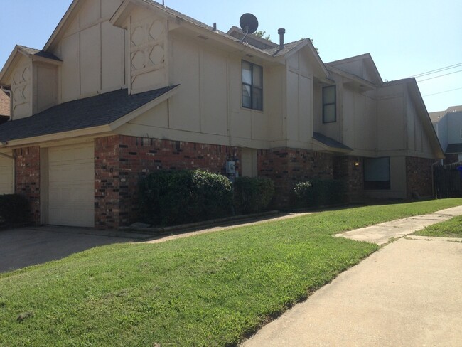 Foto del edificio - Westside Duplex for Lease near Sooner Mall!!!