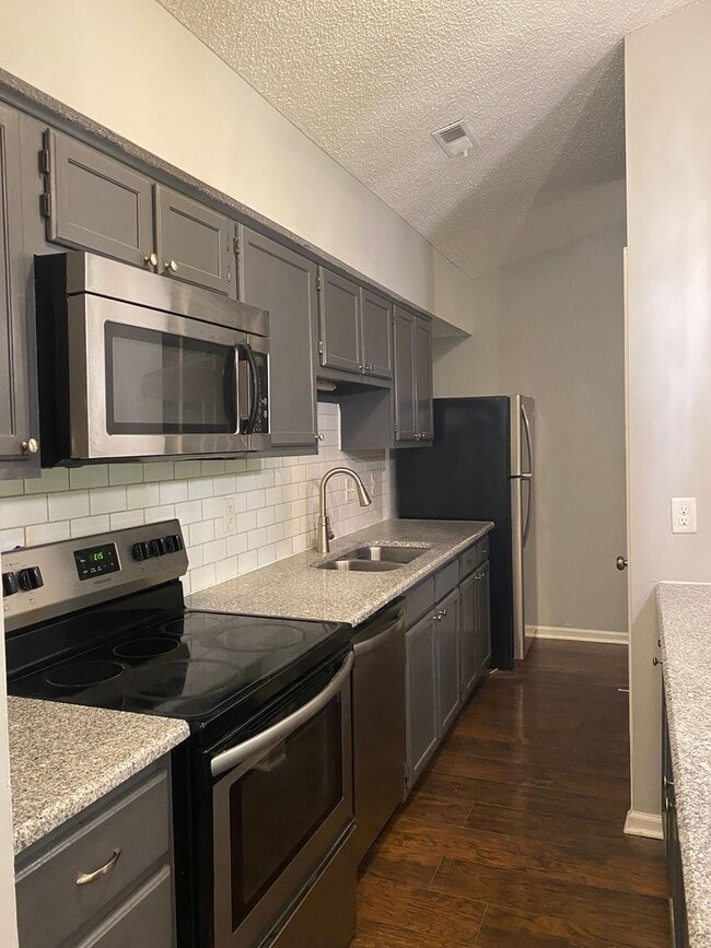 Building Photo - 1320 Park Glen Drive #304