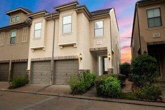 Building Photo - 3019 Royal Oaks Grove