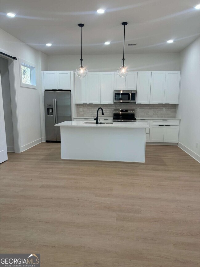 Foto del edificio - Room in Duplex on Plaza Ave SW