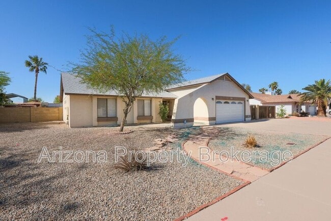 Foto del edificio - 8135 W Sierra Vista Dr