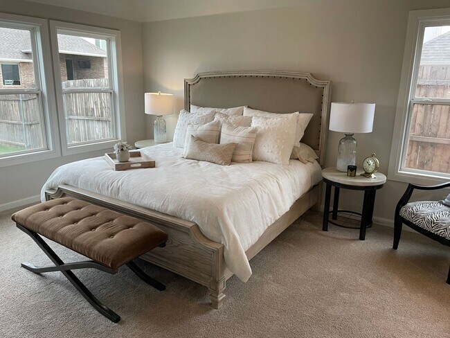 Foto del edificio - 4 Bed, 3 Bath in Deer Creek Schools