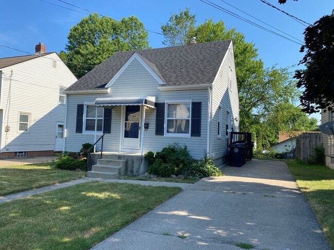 Building Photo - 927 Davies Ave