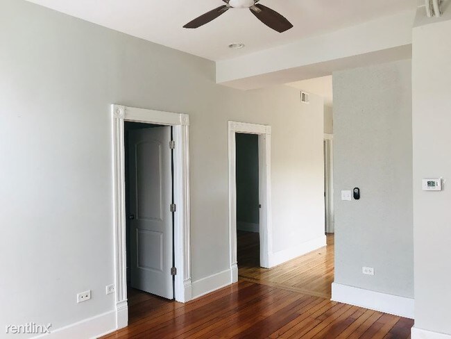 Foto del edificio - 2533 W Augusta Blvd