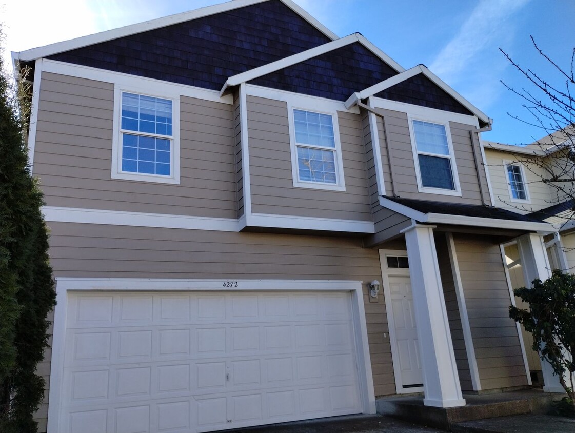 Primary Photo - Excellent Hillsboro Location by Multiple I...