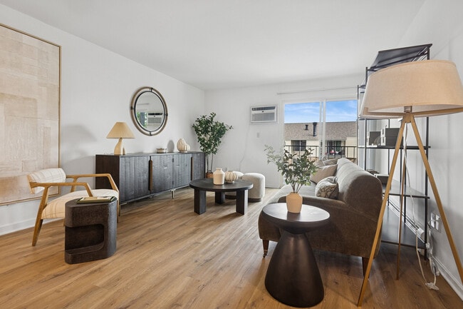 Building Photo - ReNew High Ridge