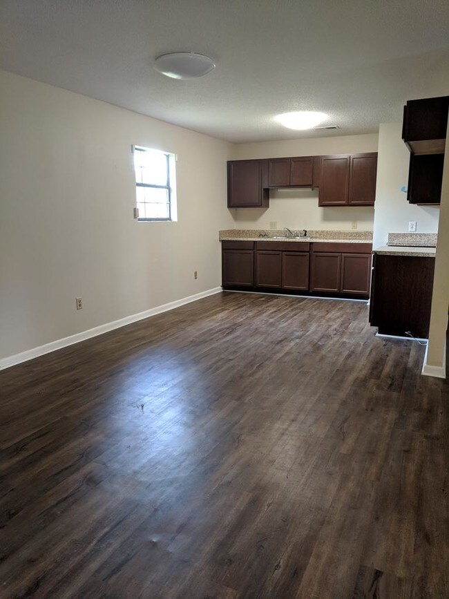 Building Photo - 1212 Firestone Dr