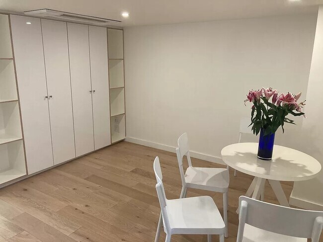 Building Photo - 57 Devoe St