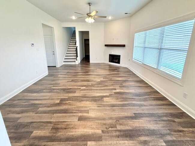 Building Photo - Now Leasing a 5-bedroom 3 bath home in Olive Branch @ Southbranch.