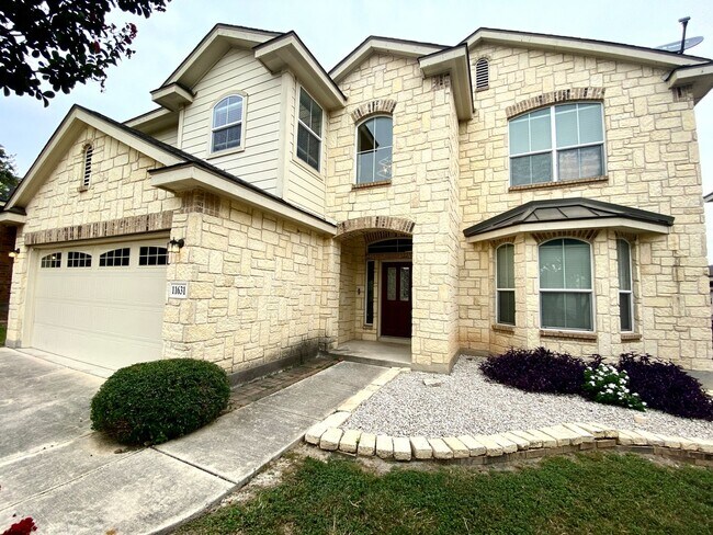 Building Photo - 3 Bed 2.5 Bath in Amhurst/Game Room/ Centr...