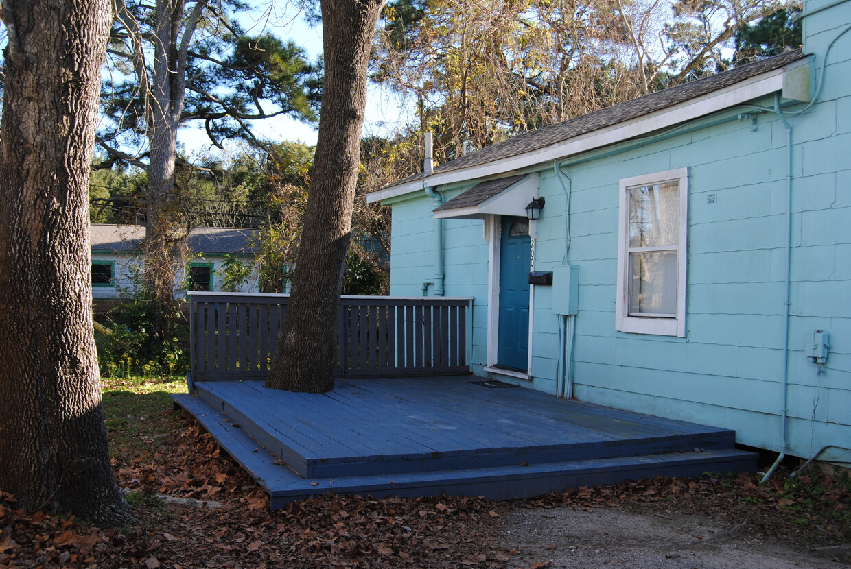 Primary Photo - La Marque 6 Unit