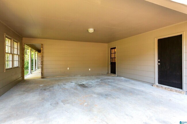 Building Photo - 4725 Woodvale Dr