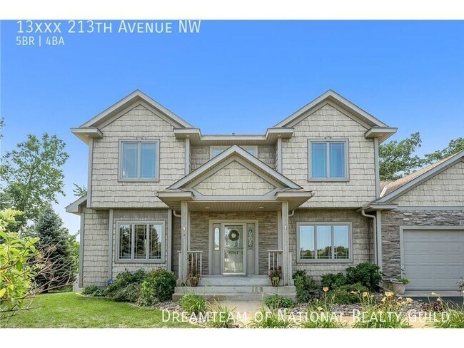 Building Photo - Charming Pet Friendly 5-Bedroom House in E...