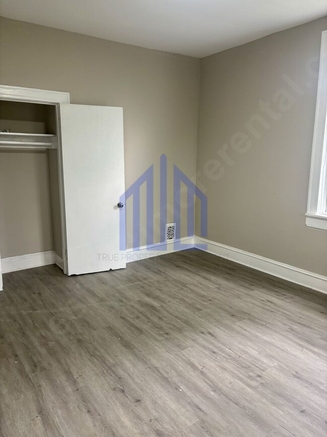 Foto del edificio - Coming Soon!!!!!! Spacious 4 Bedroom in West Baltimore