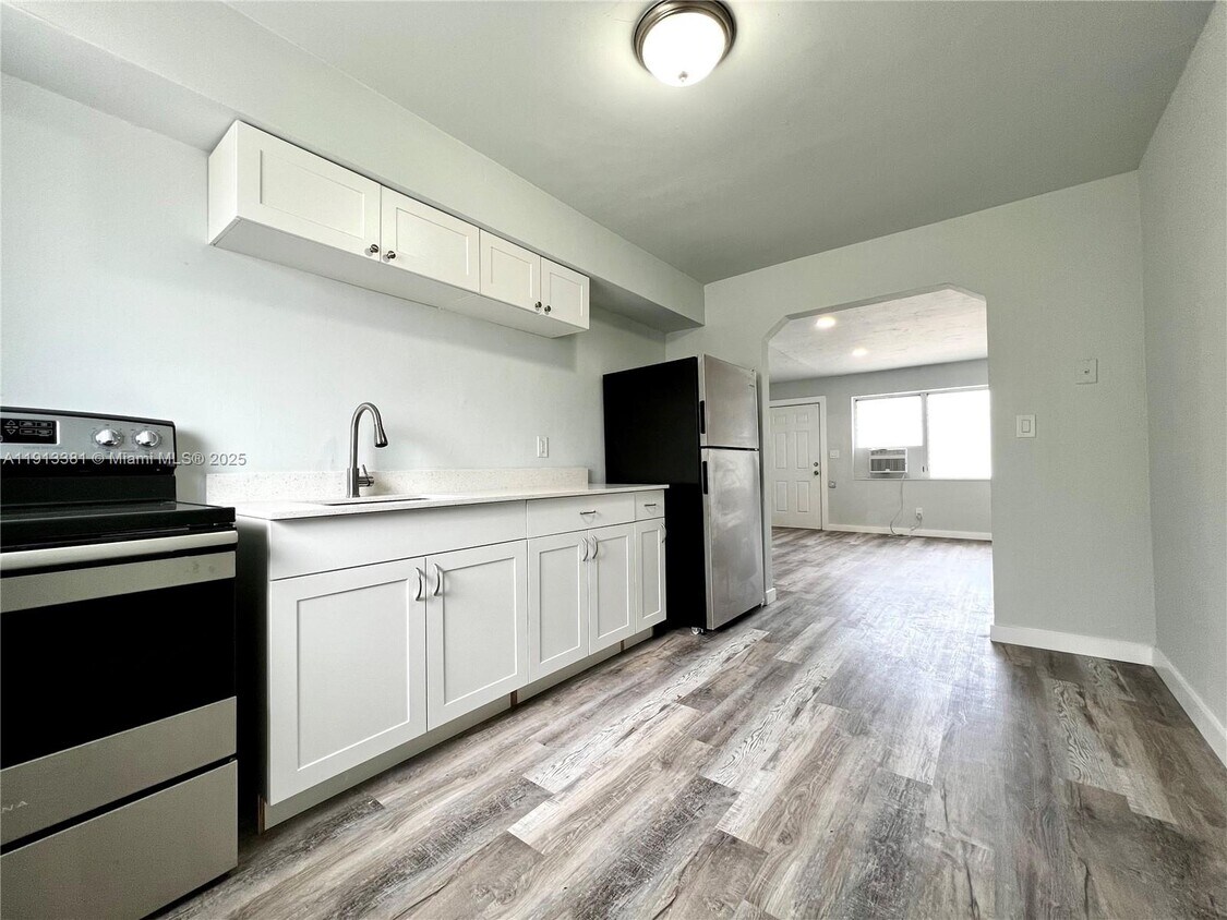 Foto principal - 829 NW 10th St