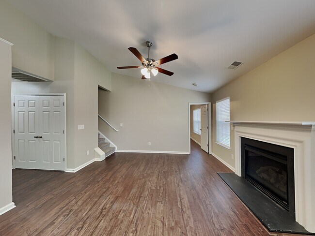 Building Photo - 2116 Clear Brooke Dr