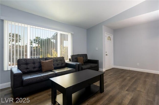 Foto del edificio - 2120 Wagonwheel Ave