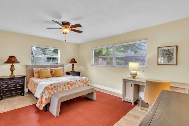 Building Photo - 2723 Gulf Gate Dr