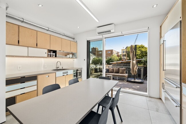 Foto del edificio - 619 10th Street NE