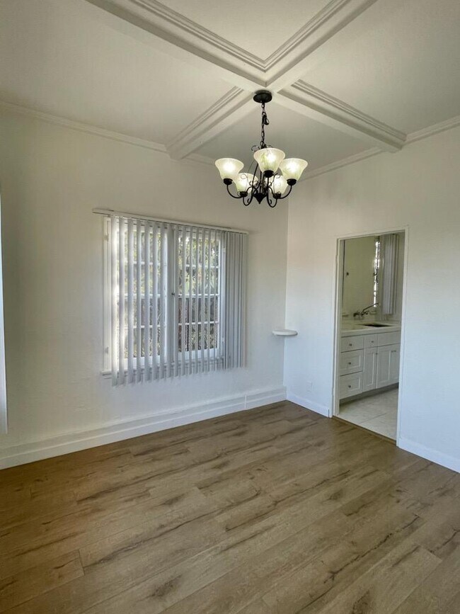 Foto del edificio - 1801 N Kingsley Dr