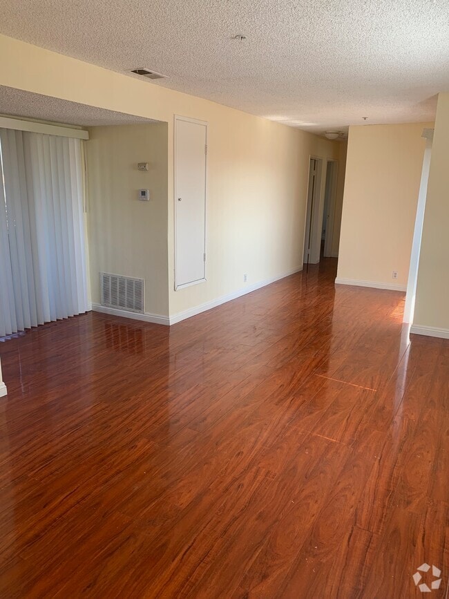 Building Photo - 1113 Circle City Dr