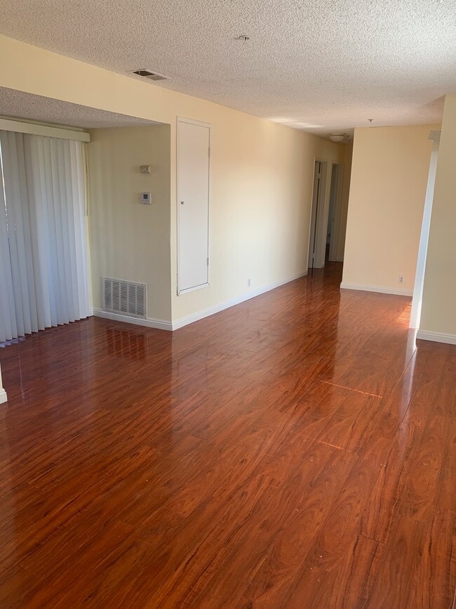 Building Photo - 1113 Circle City Dr