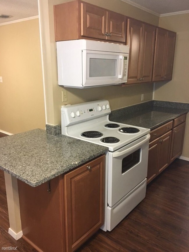 Building Photo - 3 br, 1.5 bath House - 30 Brittany Ct