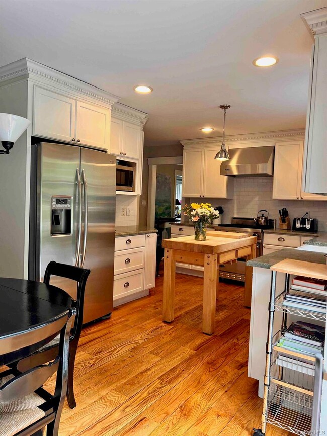 Building Photo - 14 Powder Horn Way