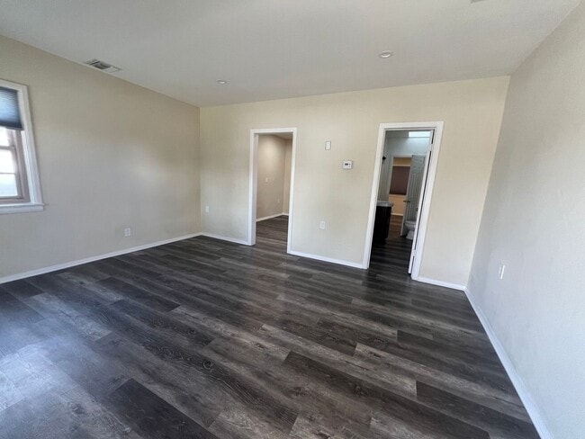 Building Photo - Sun Valley Duplex