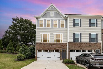 Building Photo - 2523 Grantham Place Dr