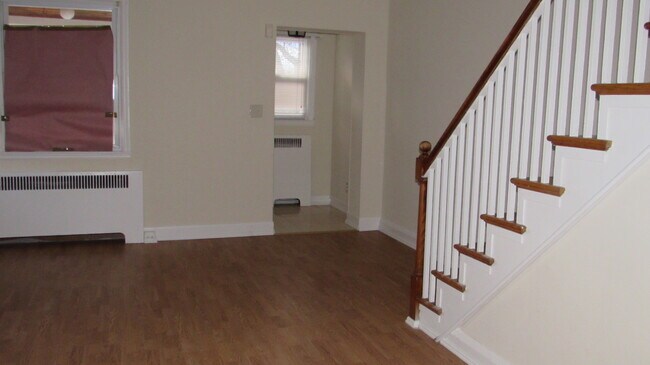 Building Photo - Beautiful Three Bedroom Home in Hamilton