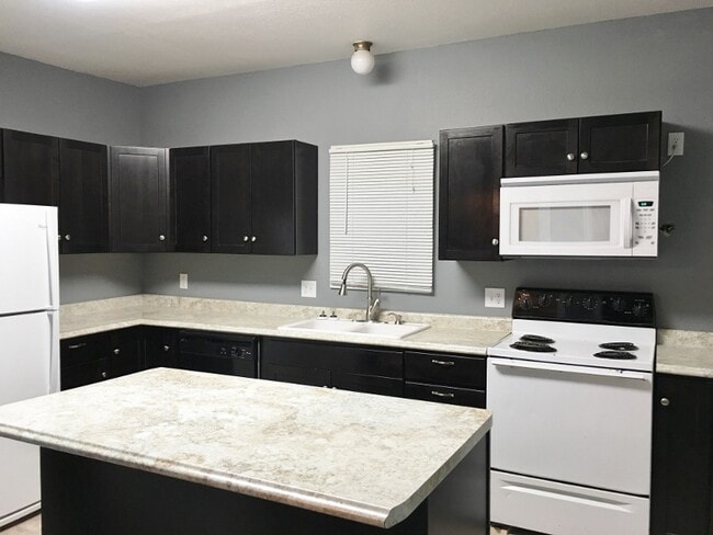 Building Photo - 519 S Van Buren St