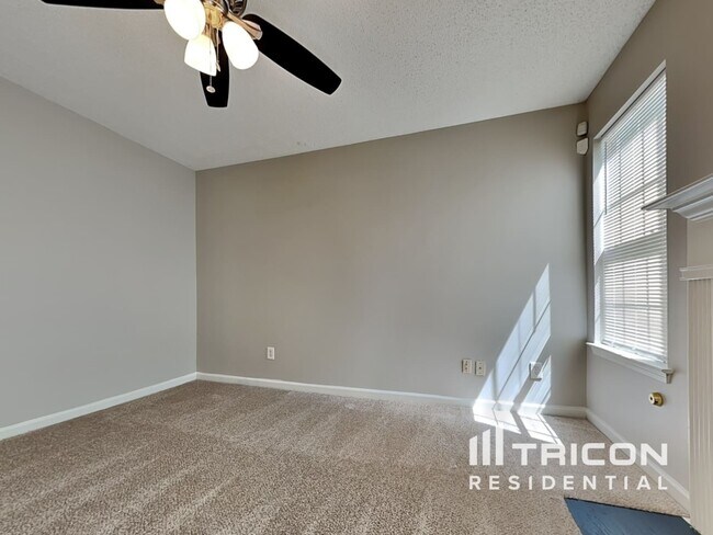 Building Photo - 1052 Erie Cir