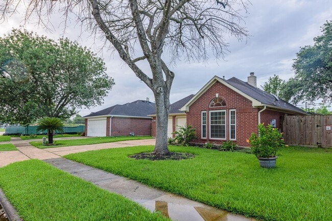 Building Photo - 3503 Riverside Dr