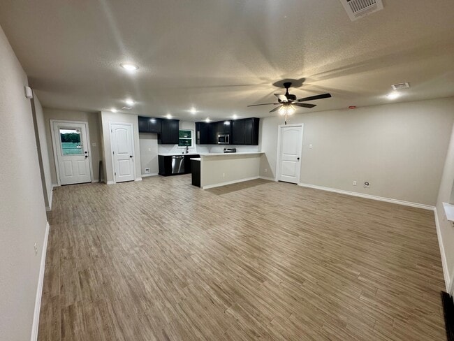 Building Photo - 613 Elm Tree Ct