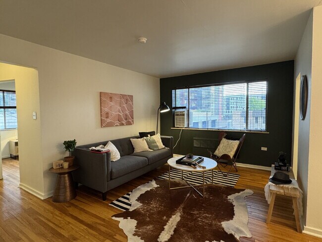 Foto del edificio - "Charming 1-Bed End Unit Condo on Bellaire...