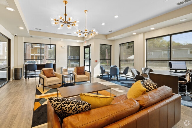 Lobby - Gardens at South City