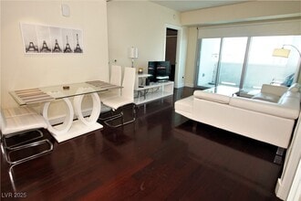 Building Photo - 2700 S Las Vegas Blvd