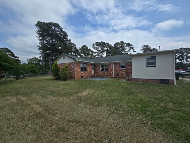 Foto del edificio - 5247 Brownwood Ct