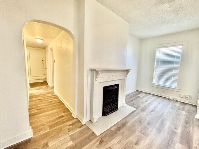 Foto del edificio - 3810-3812 Central St.