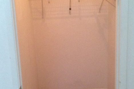 Vestidor - 2715 Joseph Ave