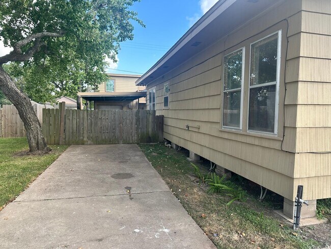 Foto del edificio - 918 W 5th St