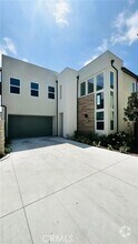 Building Photo - 151 Holliston