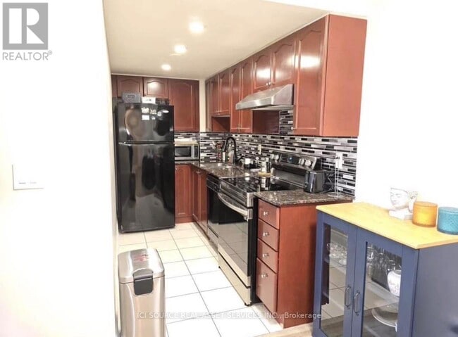 Building Photo - 220 Forum Dr