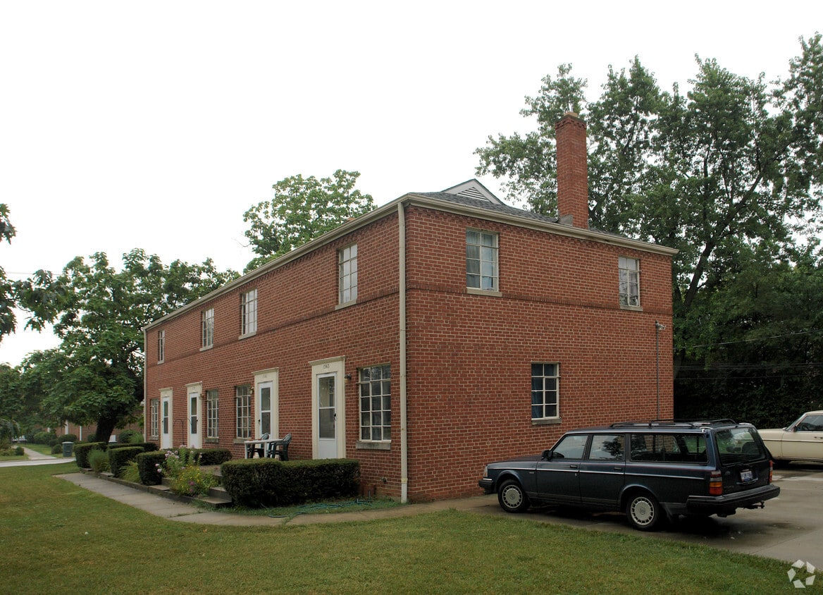 Foto del edificio - 1557-1563 Tremont Rd