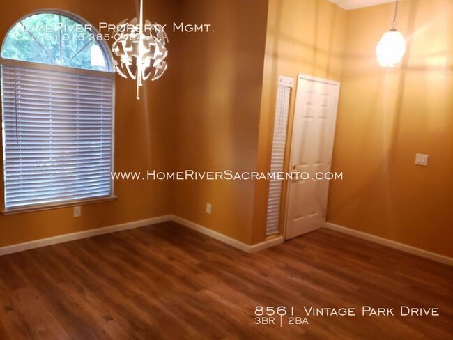 Building Photo - 8561 Vintage Park Dr