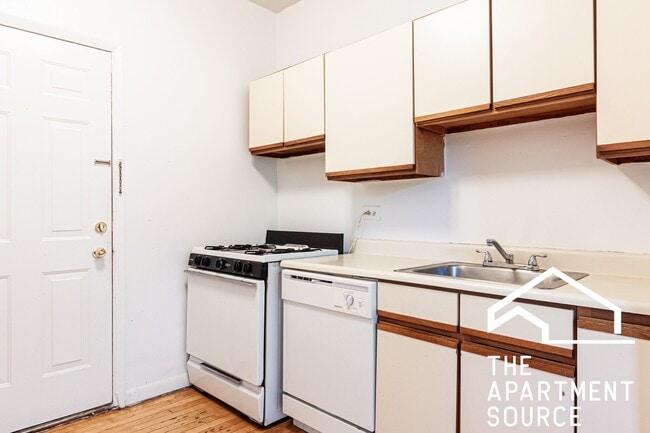 Photo - 654 W Cornelia Ave Apartment