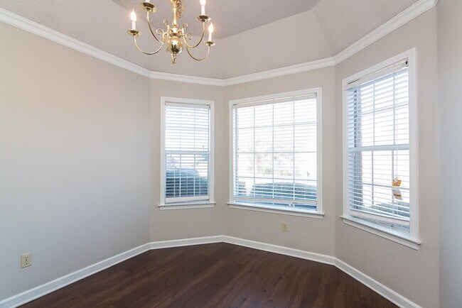 Foto del edificio - 2214 Lake Hill Ct