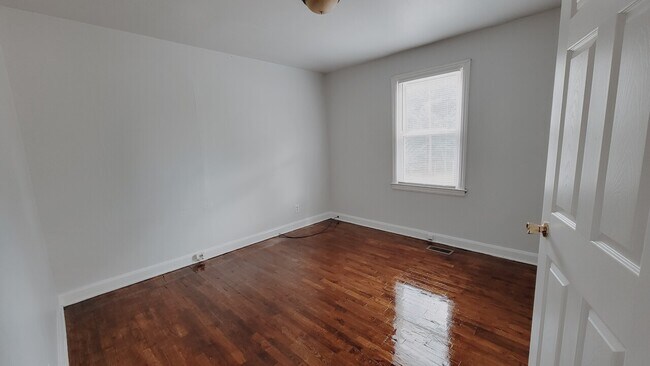 Building Photo - 240 Whispering Pines Ter